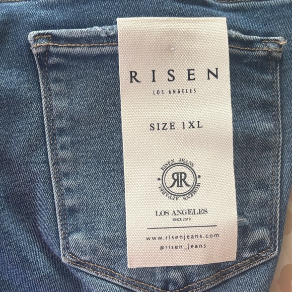 Relaxed Barrel Jeans in Medium Blue - Picture 6 of 6